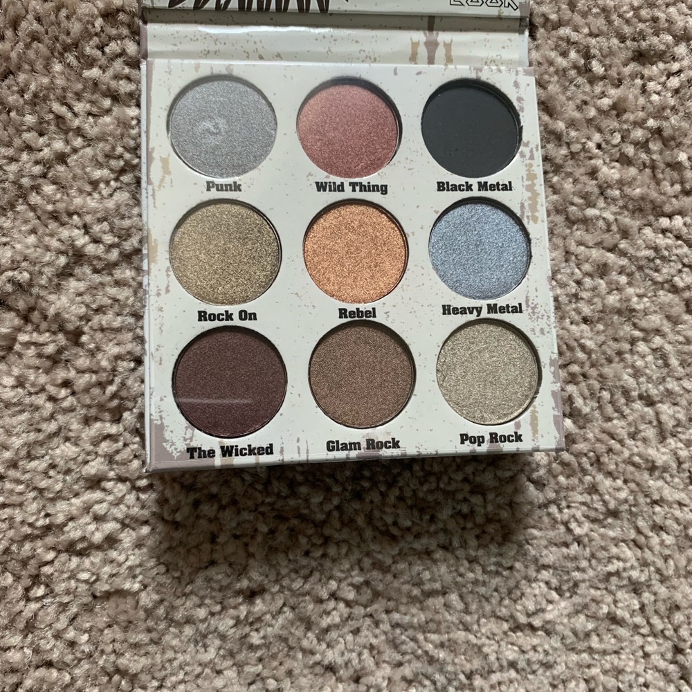 Crown Pro Glam Metals Eyeshadow Palette
